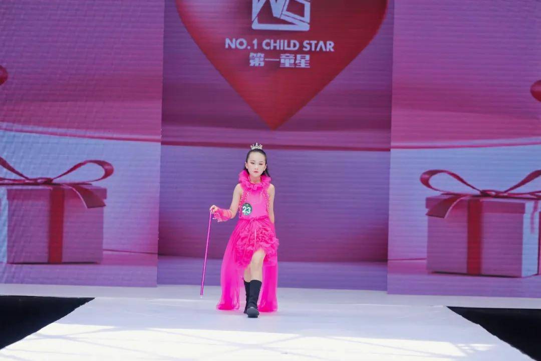 第一童星专访|最受欢迎小超模-何美慧【勇往直前,童星闪耀】