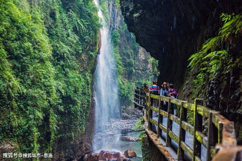 山,龙洞湾,昌臣故里,浪漫茶海六大浏览区组成,有昌臣湖,三泡泉,茶神台