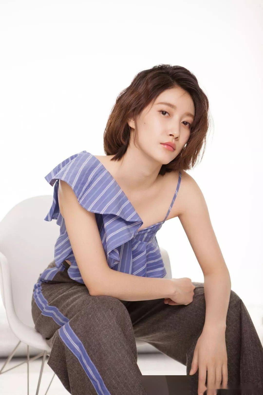 啜妮:这谁顶得住的星二代,集美貌与才华于一身的女神写真赏