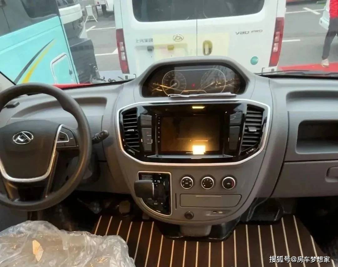 6月14日 沈阳国际房车展 阳光尚游"大胖虎" 呼啸而来!不到20w开回家!