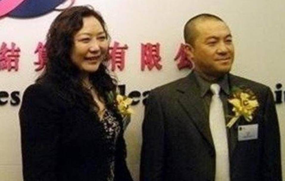 蔡奎:收妻子280亿离婚费,花14亿购豪宅娶空姐,走向人生巅峰