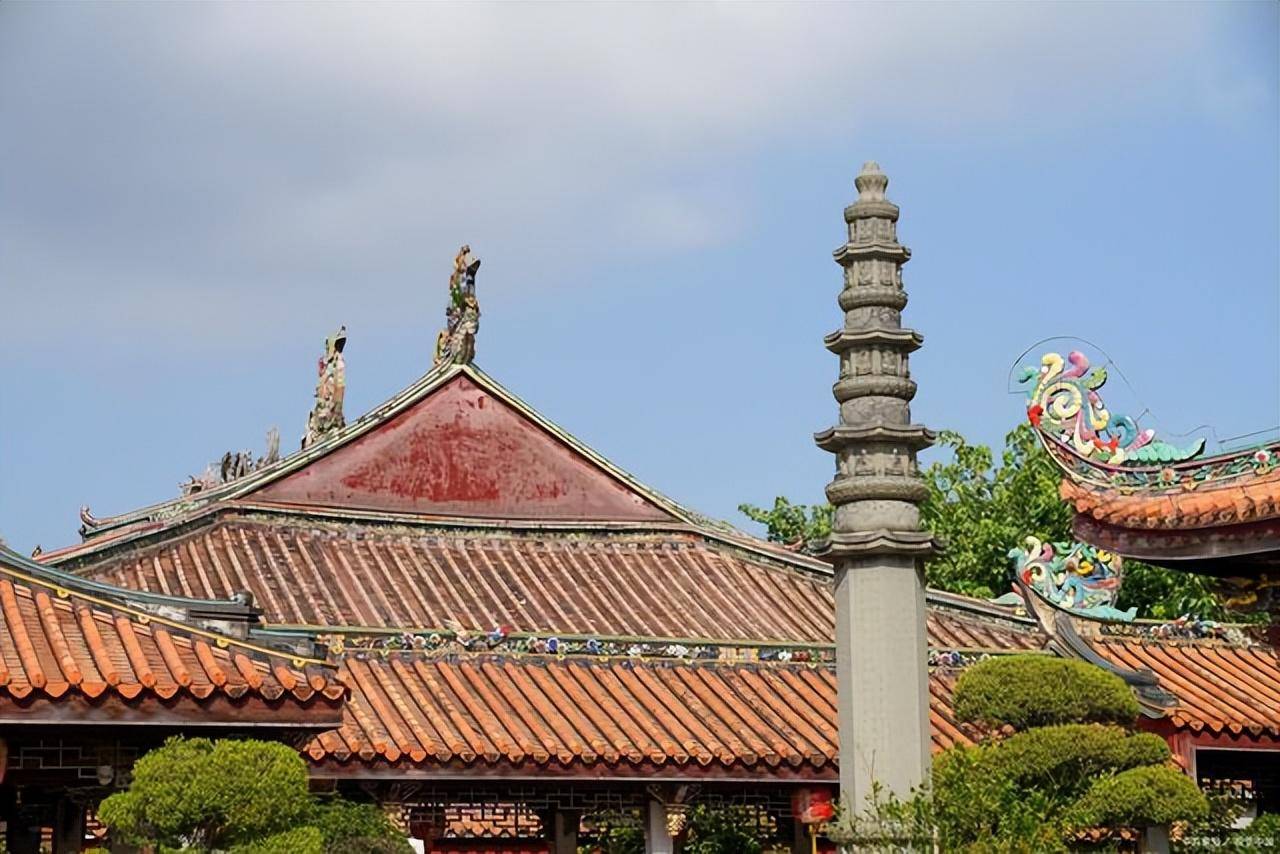 位于粤东潮州古城湘桥区的开元寺也称开元镇国禅寺,这座始建于唐开元