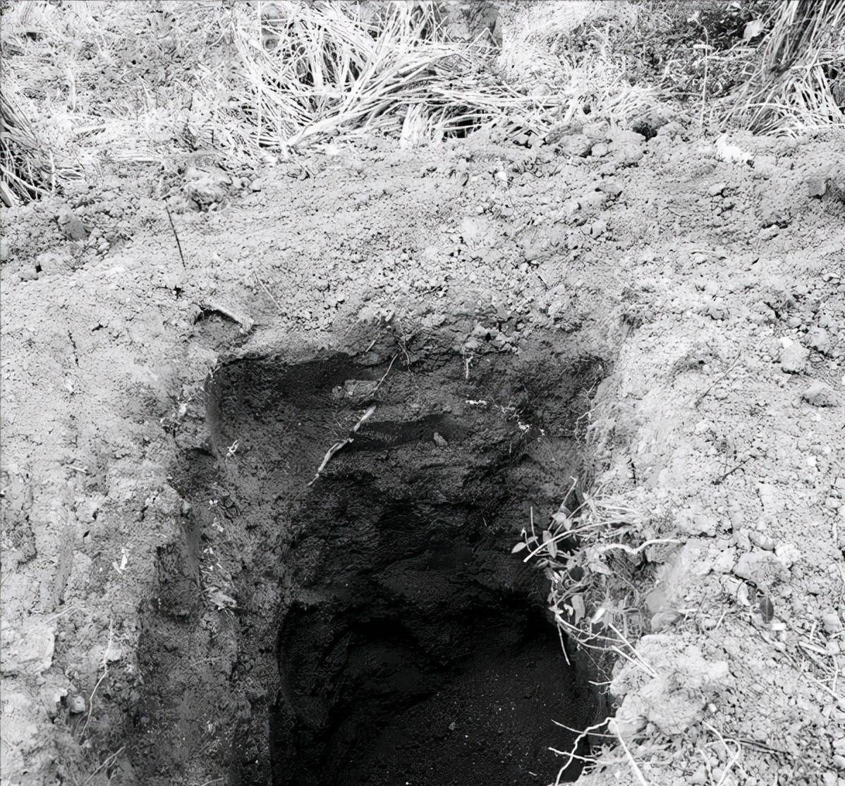 村民们亲手下葬,30年后却离奇现身?