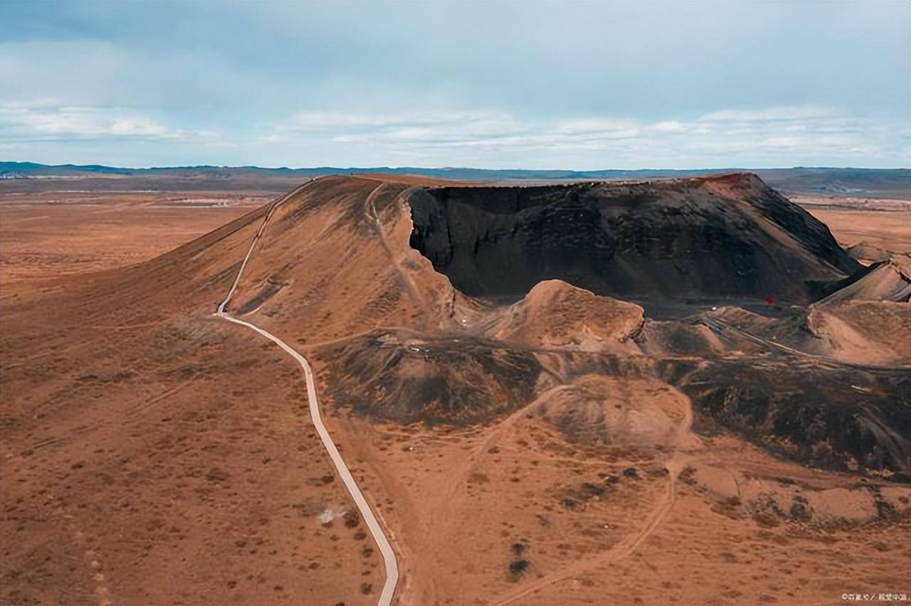 夏日不妨来一场内蒙古火山之旅吧
