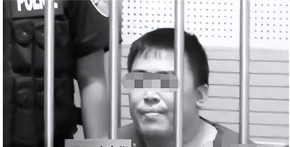 2007年,专杀和前女友长得像的人,两年杀9人,因一条香烟露馅