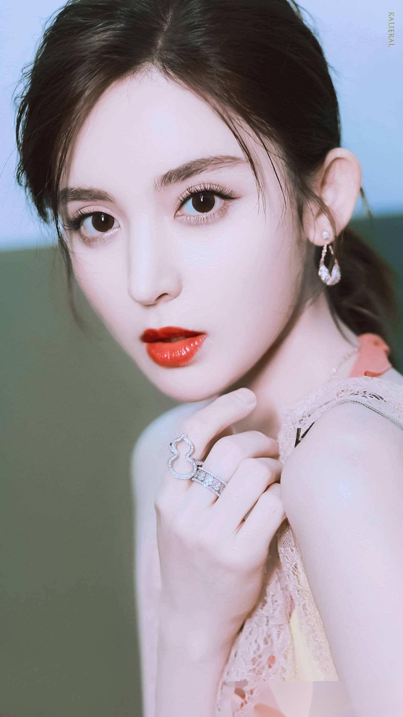 古力娜扎饱满身材展露无遗,性感迷人的魅力无人能敌!