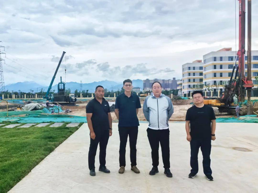 院党委书记,院长燕建龙赴院潼关县在建工程项目现场调研指导