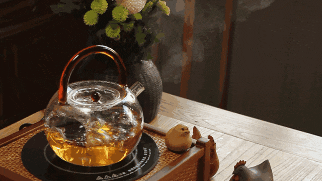 围炉煮茶话童年(师利国)