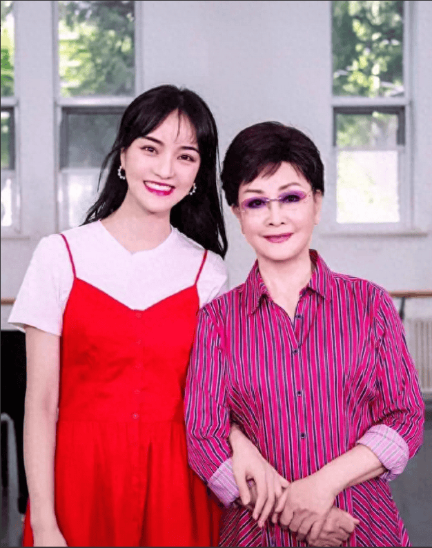 李谷一女儿肖一的作品图片