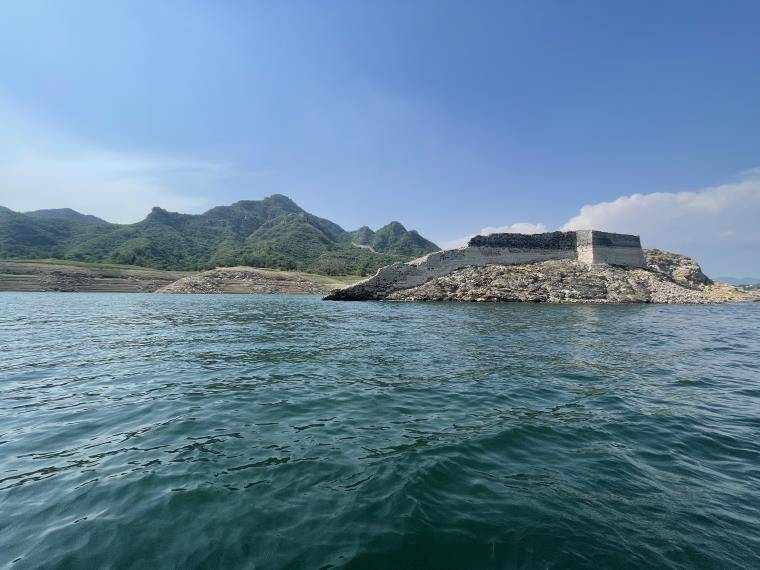 河北承德潘家口水库清远居民宿,依山傍湖而建,住宿588游船接送!