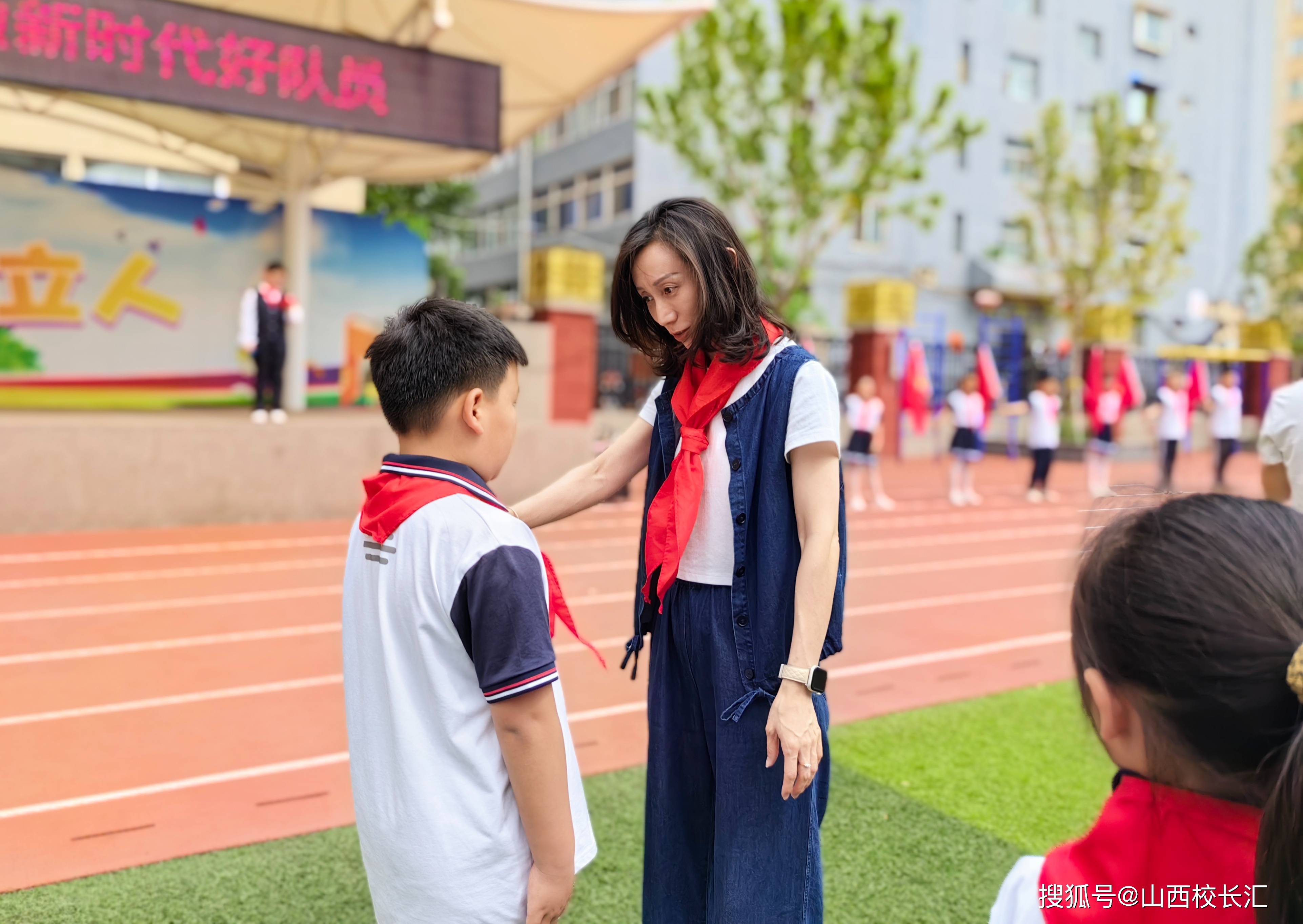 争做新时代好队员 太原迎泽区双东小学举行一年级第一批入队仪式