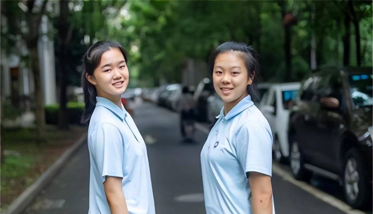2020年高考，湖南考生兴奋冲出考场跳“一字马”，后来考了多少分-2020高考一字马女生高考成绩