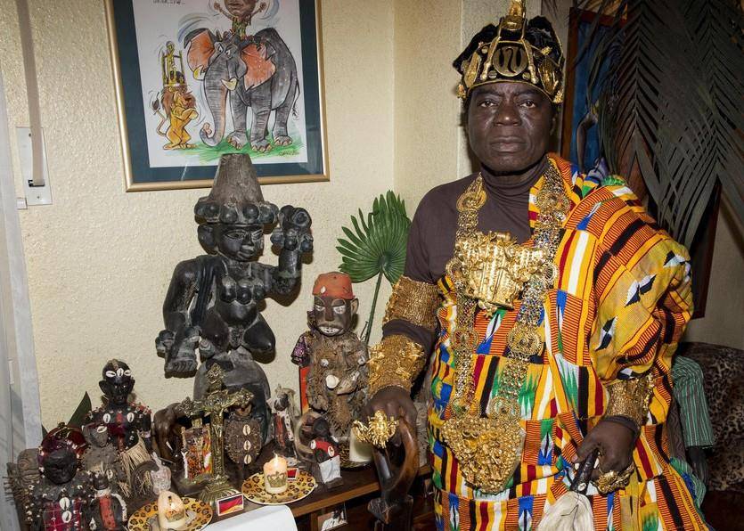 非洲国王可娶多个妃子,但过去有的自愿放弃王位,都惧怕一种风俗