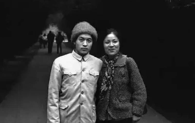 顾城和谢烨:曾经相约白头,最后相爱相杀,圣母也救不了偏执狂