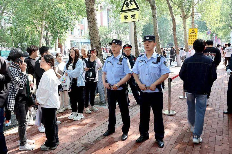 倾情护航 守护梦想民警们,考的是平安考生们,考的是希望冰城警察也和