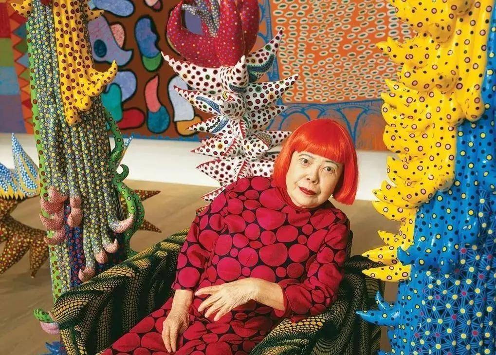 草间弥生:10岁患精神病,住院48年,却靠"画点"年赚7亿