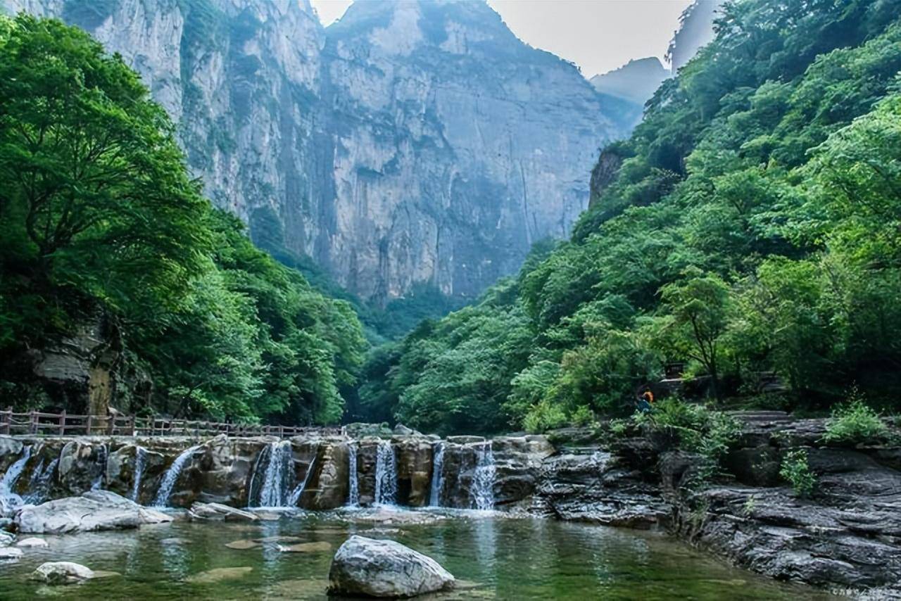 黄平从施秉到黄平,首先会路过飞云洞,顺路一游后把重点放在旧州古城