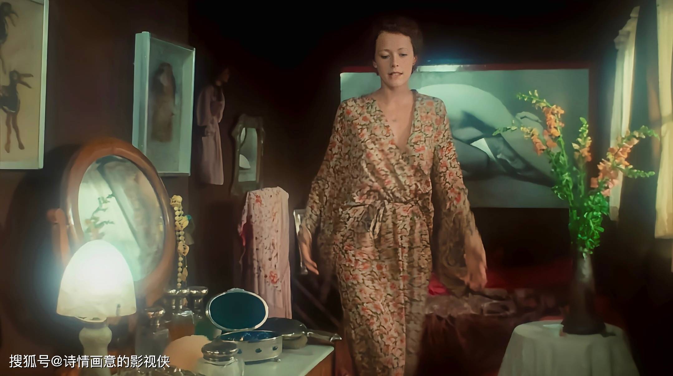 禁果之恋题材《艾曼纽》:在异国风情中觉醒,一位女性的x自由探索之旅