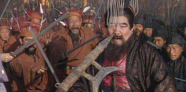 吕布是"定时炸弹",刘备为什么还要提醒曹操除掉吕布呢?