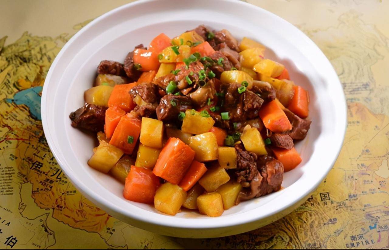 html食材:牛腱子肉,土豆,番茄酱,胡萝卜,洋葱做法:1,把牛腱子肉切大块