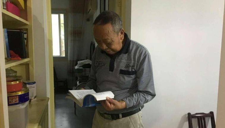 24岁北大姑娘患绝症,白天强颜欢笑晚上捂被痛哭_张培祥_家庭_创作