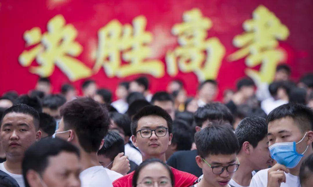 2006年高考,河南女孩文综交白卷,只为抨击教育制度,结局如何?