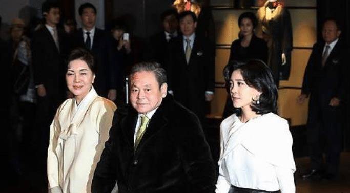 韩国首富三星皇太后:遭遇小女儿自杀,大女儿离婚,儿子锒铛入狱