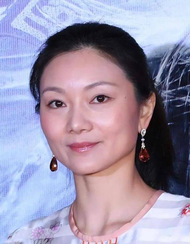 张艺谋的现任妻子图片