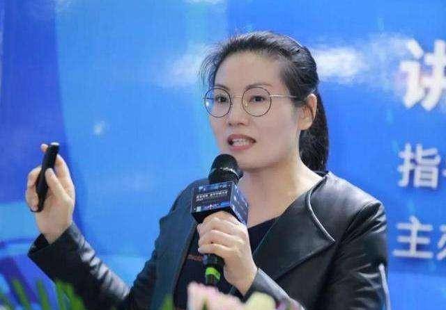 17岁中专教师熊芳芳,31年6次跳槽终成名师,曾因辞职引起热议