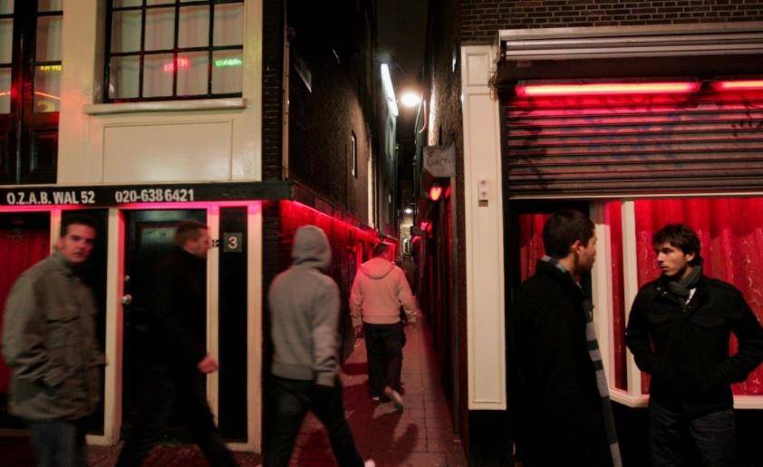 发展至今,这个数字依然在往上增长着,走在乌克兰的街头,那些浓妆艳抹