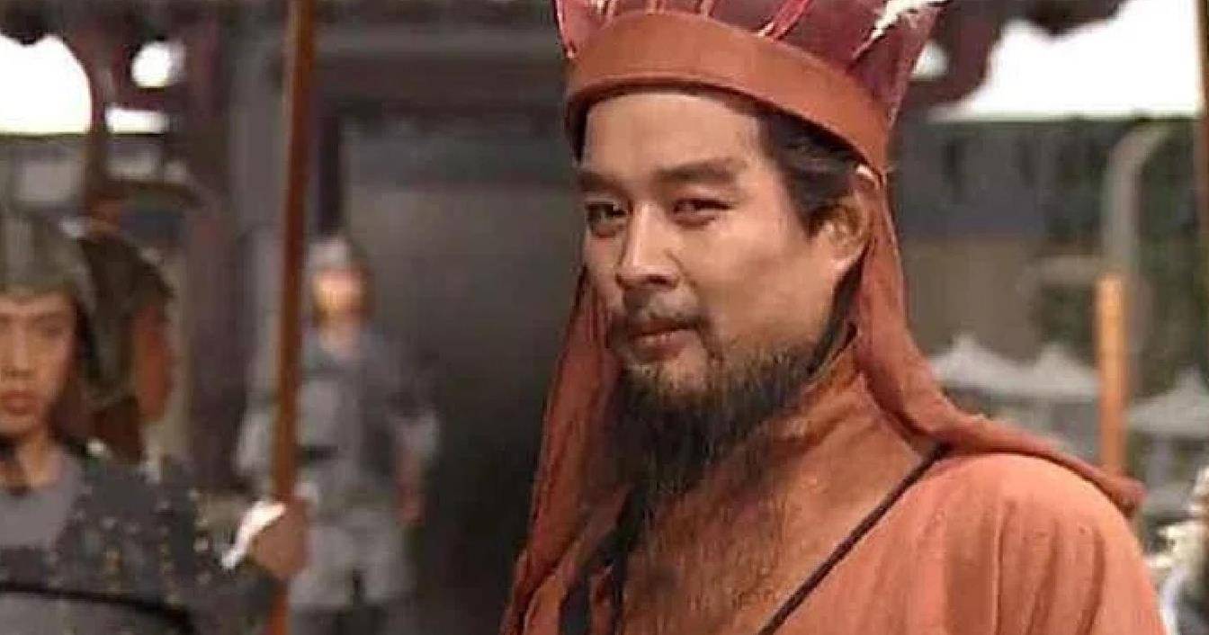 汉朝覆灭的背后推手,不仅董卓得感谢他,还打碎了曹操的忠臣梦