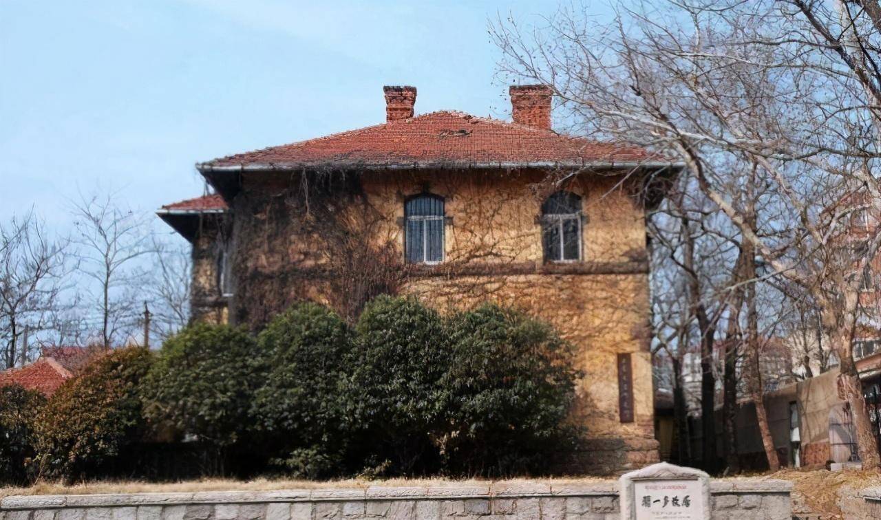 闻一多故居也正是有了那时的努力,后来的他们,才能如此契合,如此相互