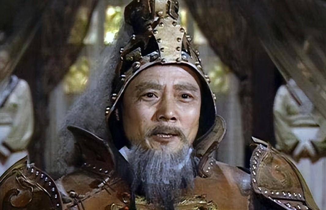 安享晚年这个小官名叫卢杞,他前来拜访郭子仪,郭子仪一听是卢杞到来