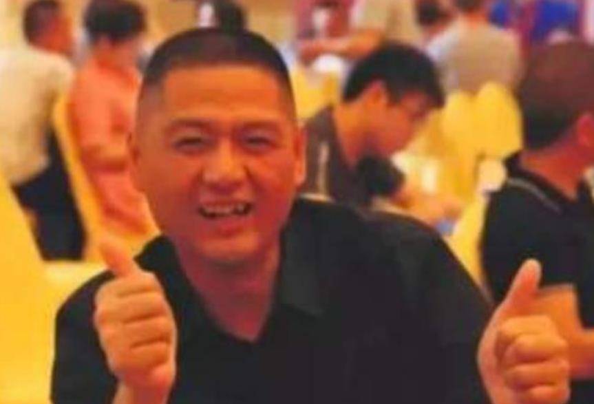 湖南隐形富豪岳立华:拥有15000家小卖部,靠服务村镇赚大钱