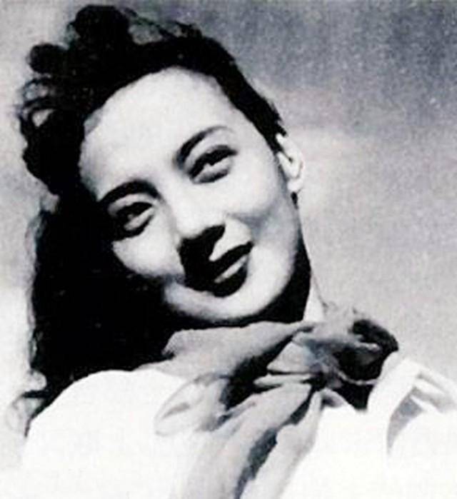 风华绝代王丹凤,50年代的美女演员,永远的小燕子飞走了