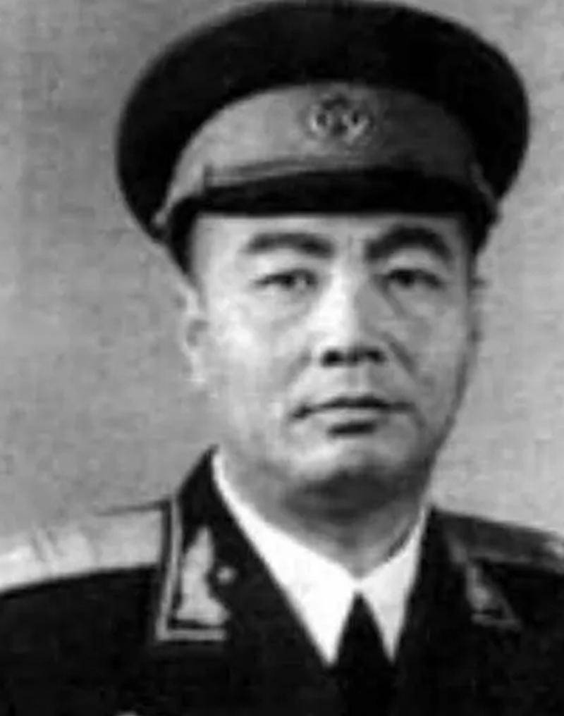 解放战争时期,郭维城前往东北,陆续担任了齐齐哈尔铁路局局长以及西满