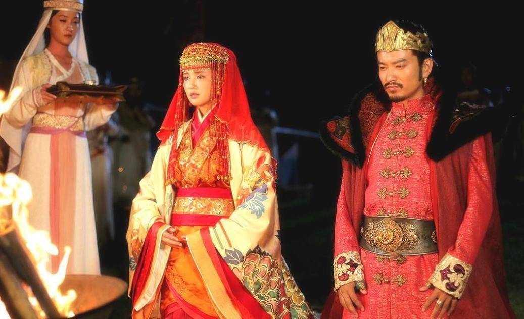 到乾隆末期下嫁到外藩蒙古的公主,格格共有公主22人,郡主21人,县主6人