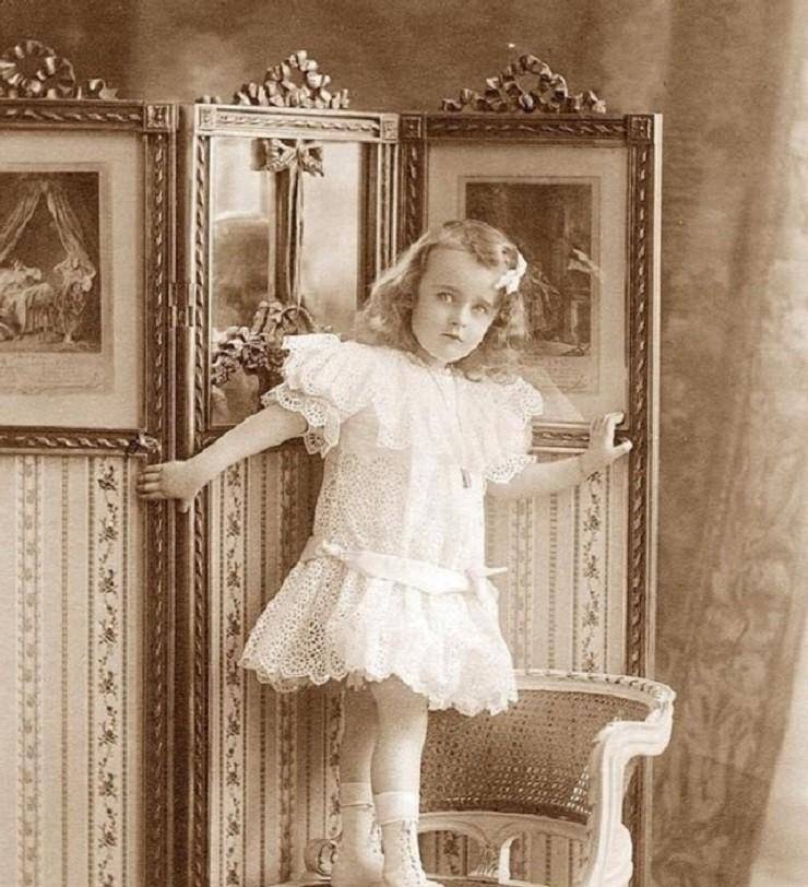 美国第一宅女继承34亿财产,将自己锁在公寓80年,一生只爱洋娃娃