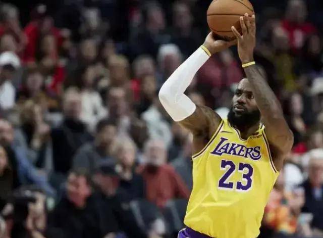 詹姆斯:2018年总决赛kd撞我但吹我犯规,让我至今都很伤心