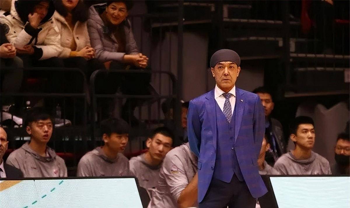 新疆主帅阿的江,妻子年过50仍气质十足,女儿阿迪娜,太美了