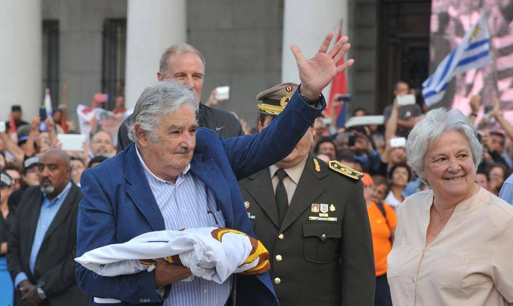 财产只有一辆老爷车,他穷是因为一直在做一件事_何塞·穆希卡_乌拉圭