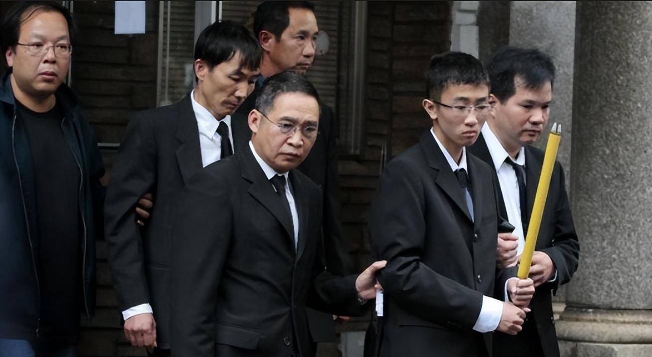 华裔少年陈宇晖:为融入美国社会加入美国军队,却被战友虐待而死