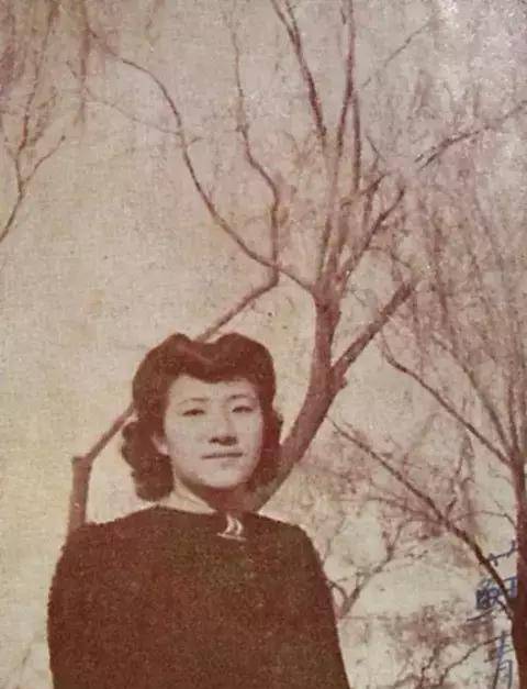 女人之间的恩怨如何了?年轻时没能和好,三十年后人老了再骂一次