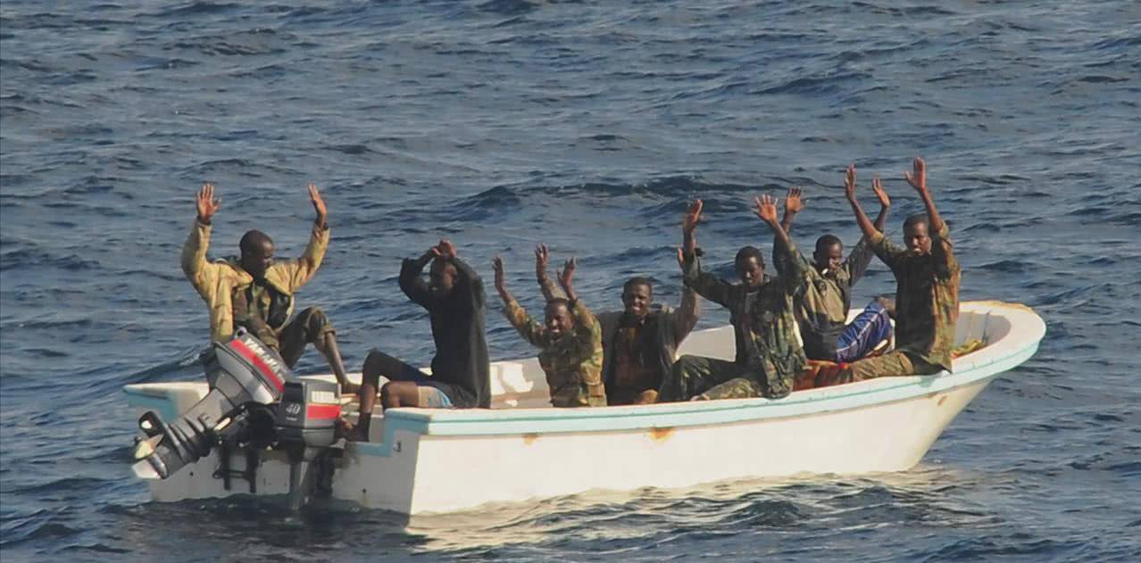劫持超级油轮,又杀害中国船员,索马里海盗怎样从猖獗到消失?