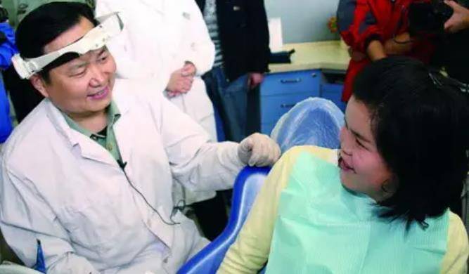 陕西"坑面女"被农民收养,变美后嫁给聋哑哥哥,如今孩子已经9岁