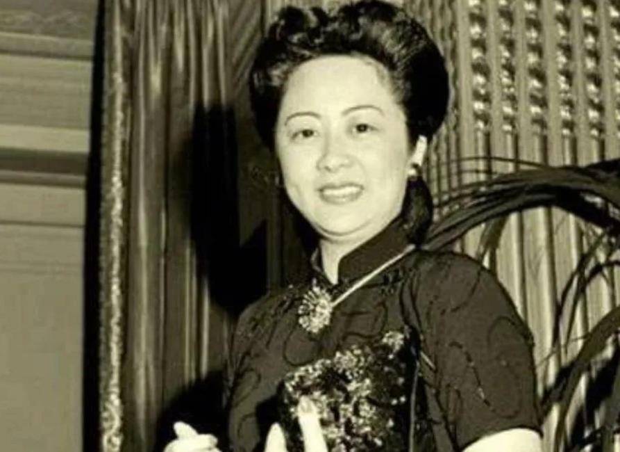 青楼出身,一嫁首富子二嫁孔家长子,无儿无女却晚景极好,她凭啥_白兰花