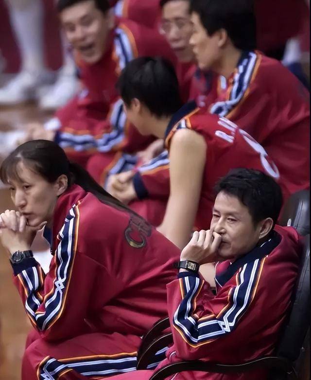 女排名帅陈忠和近况:二婚娶女排弟子为妻,今已退休携妻回归家庭