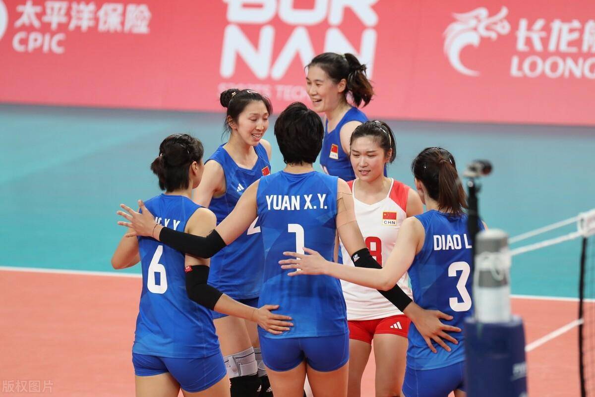 中国女排教练组大变动!赖亚文进入教练团队,朱婷首发亮相香港