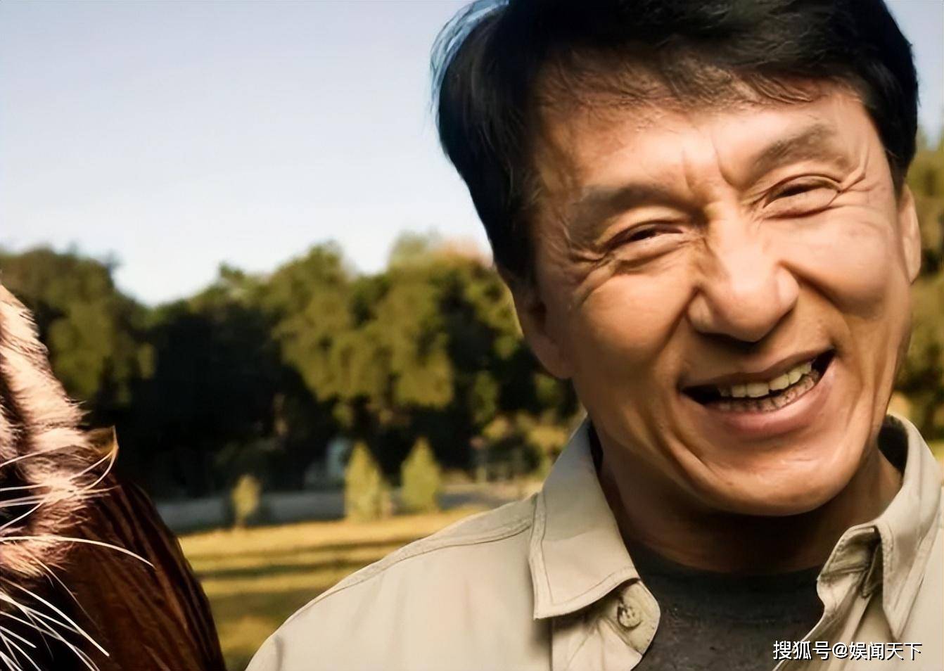 成龙:从龙套"武行"到国际巨星,他的经历有多传奇