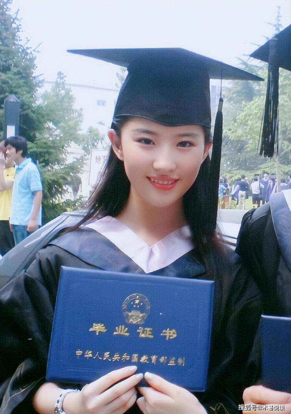 刘亦菲母亲刘晓莉:我这辈子最骄傲的事情,就是"护"了女儿30年